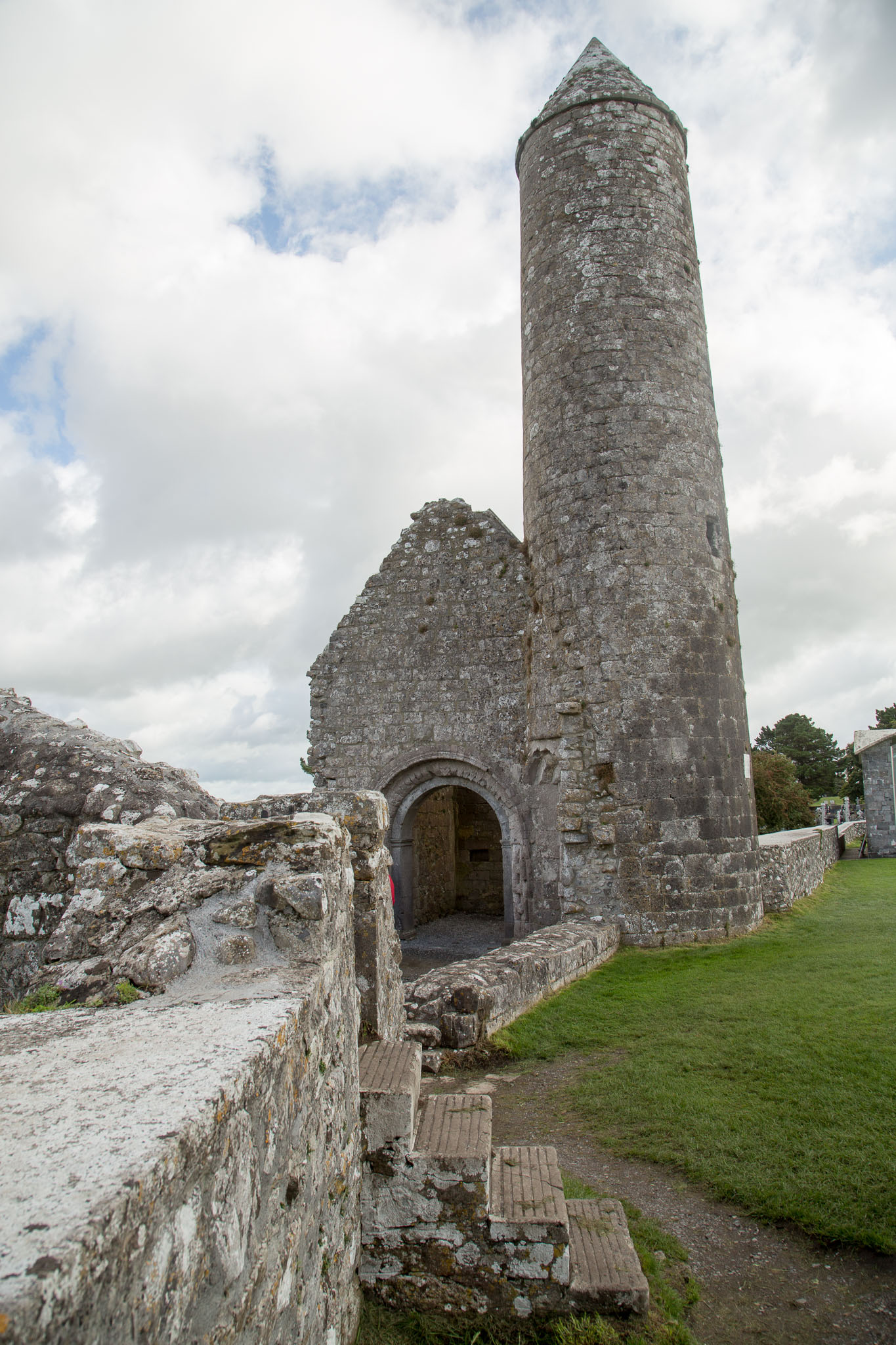 0908-ClonmacnoiseMonasticSite-0087.jpg